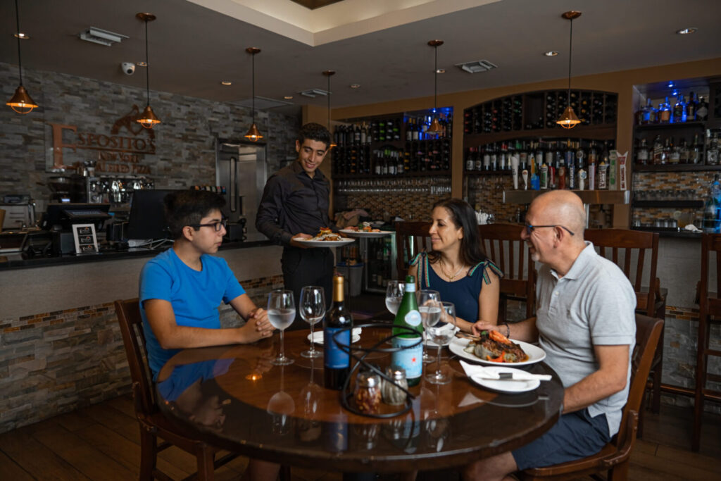 diners enjoying fresh meals, wine, and drinks at Espositos Pizza Bar and Restaurant